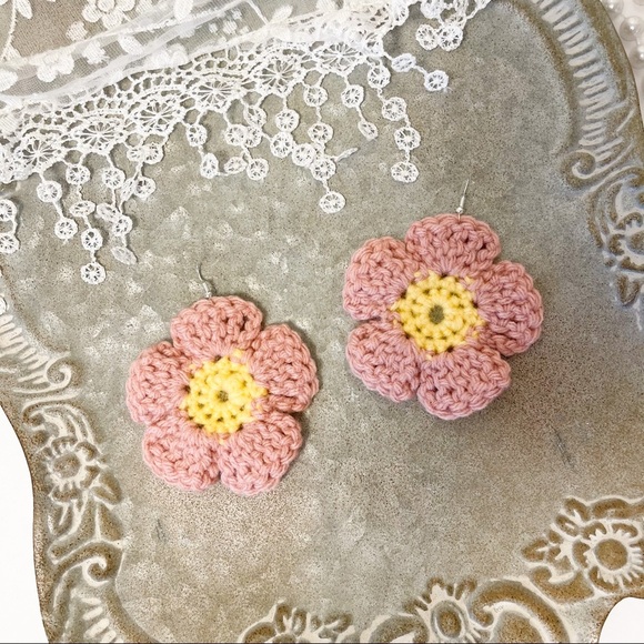 Handmade Boho Blush Daisy Crochet Drop Earrings - Picture 5 of 8